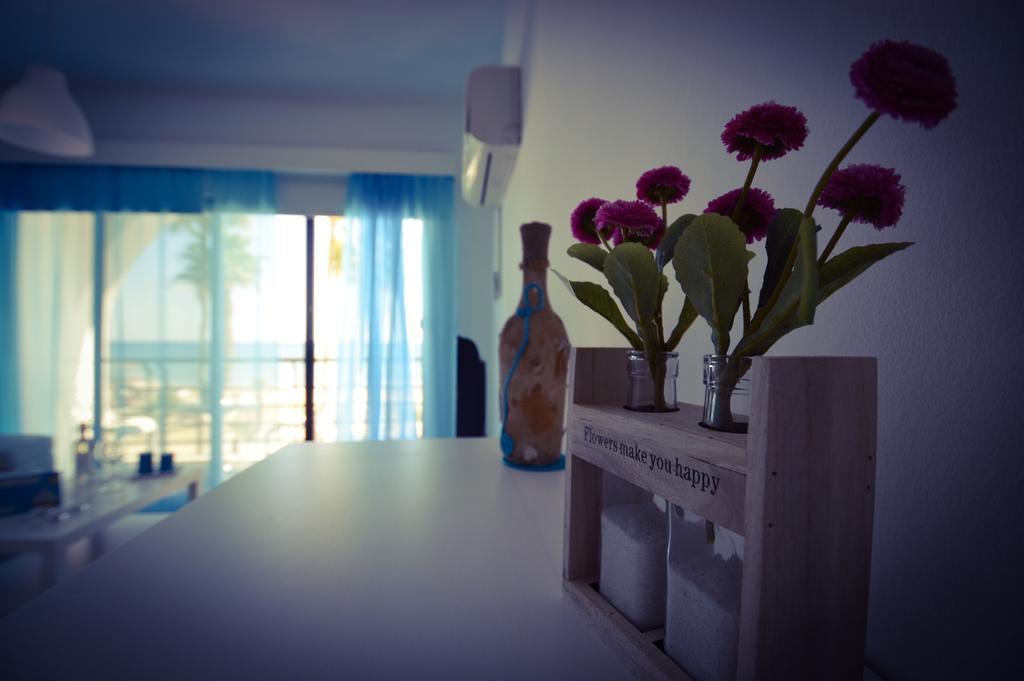 Krasas Beach Apartment Rentals Larnaca Pokoj fotografie